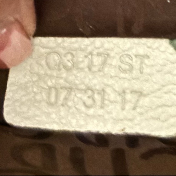 HENRI BENDEL Large Cream Satchel Tote without dust bag! - Picture 6 of 14